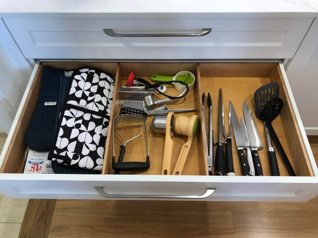 Cutlery divider with items in it